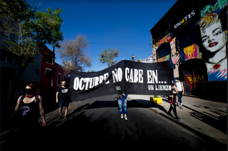 Imagen de manifestantes a los dos años del estallido social (FOTO: Luciano Candia)