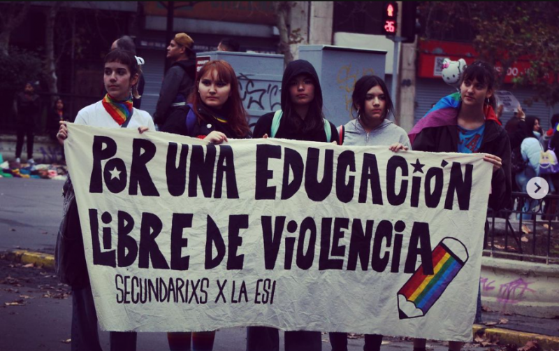 Estudiantes manifestándose por espacios libres de violencia de género. (FOTO: Tamara Silva, @taby.ph) 
